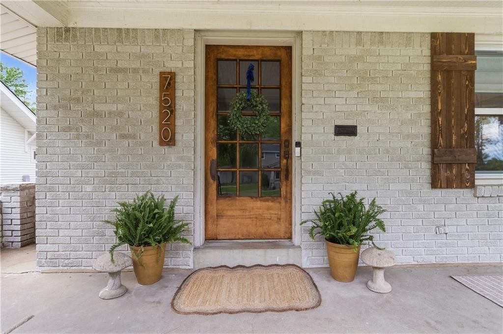 7520 Oak Street — photo 2