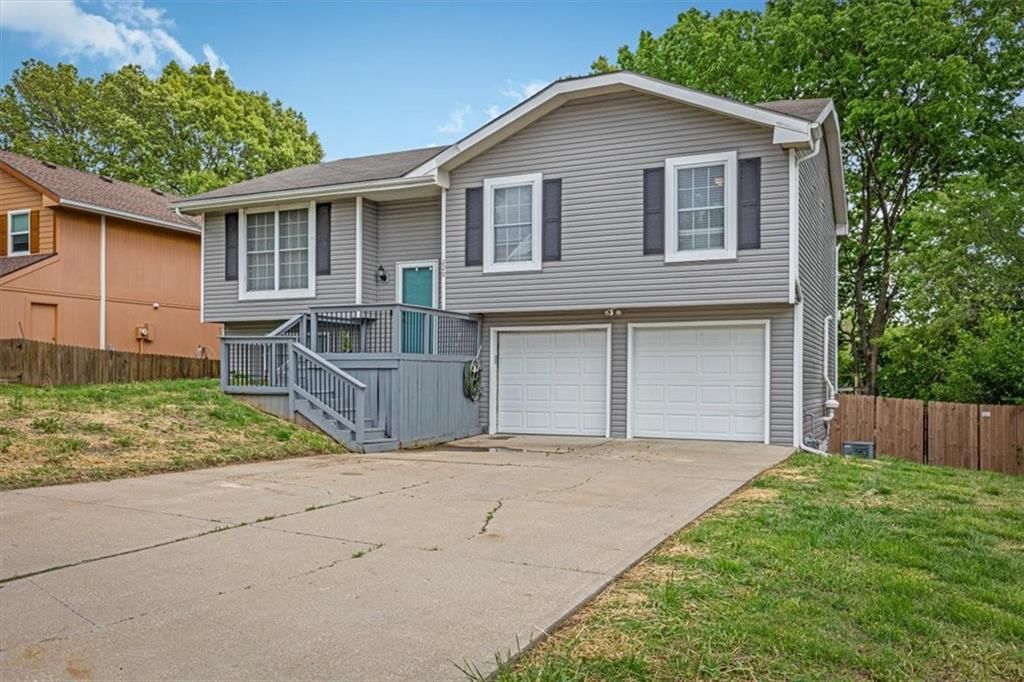 220 Debra Street — photo 2