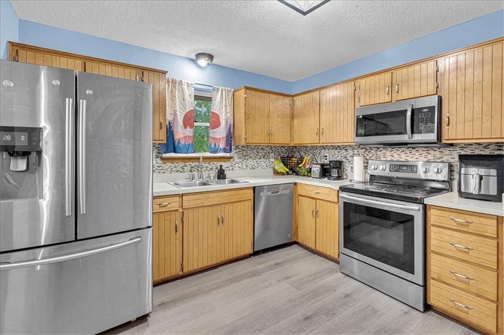 220 Debra Street — photo 13