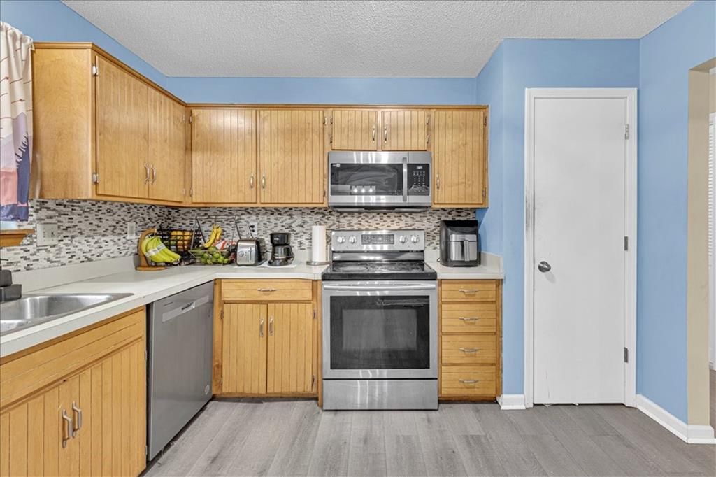 220 Debra Street — photo 16