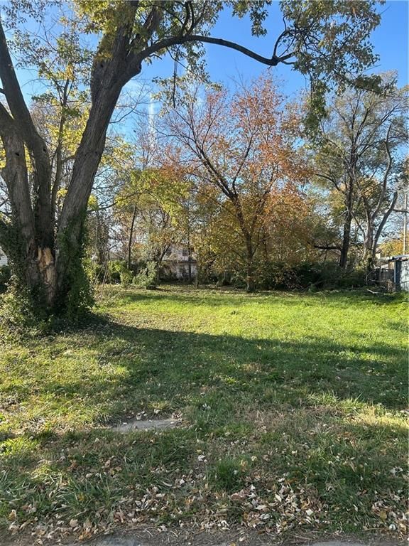 2332 Oakley Avenue W — photo 3