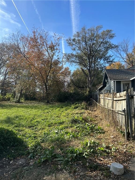2332 Oakley Avenue W — photo 4