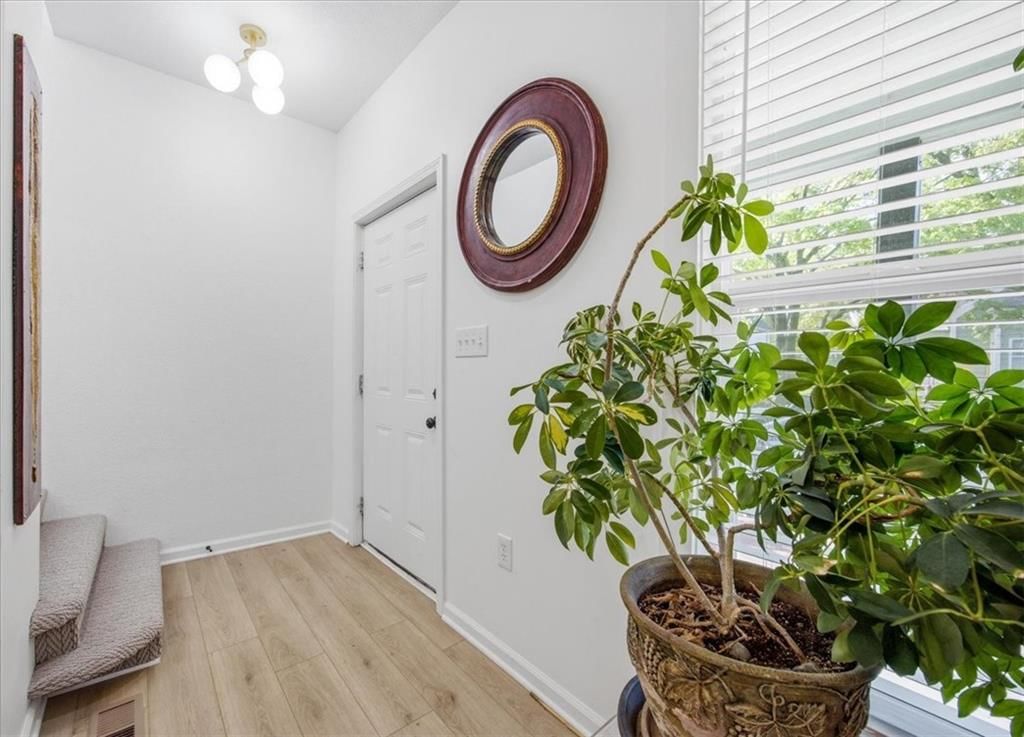 1216 W 20th Terrace — photo 4