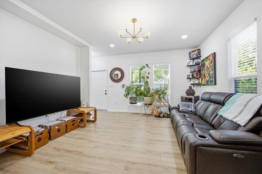1216 W 20th Terrace — photo 5