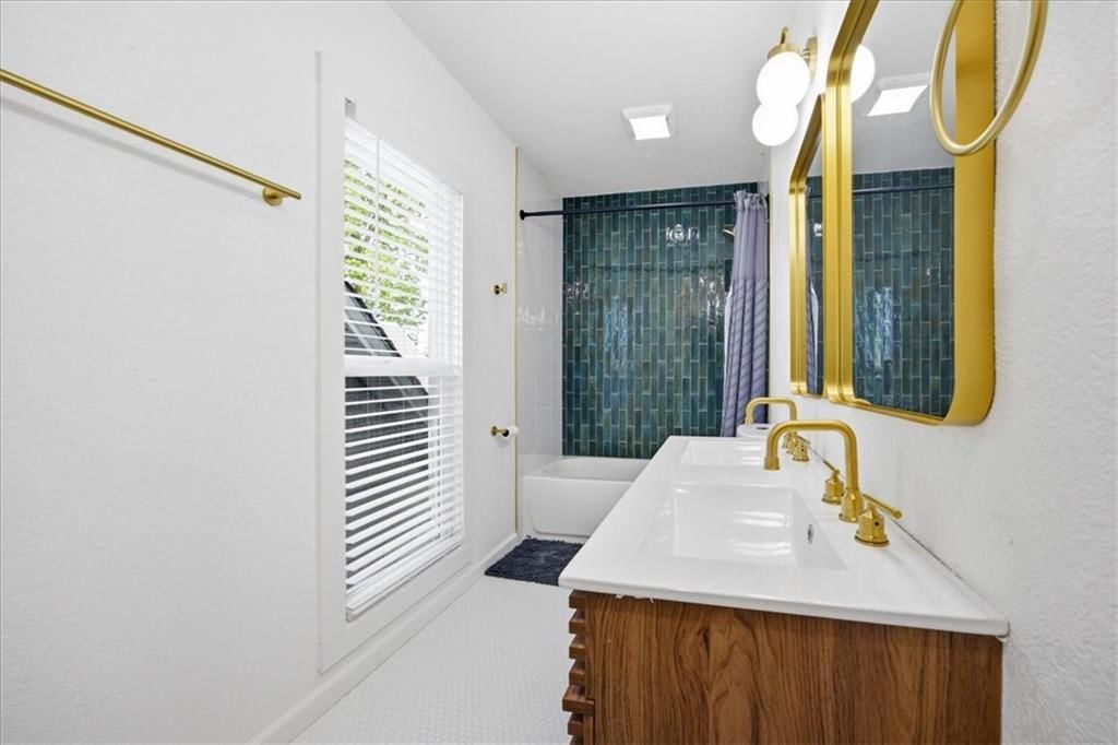 1216 W 20th Terrace — photo 14
