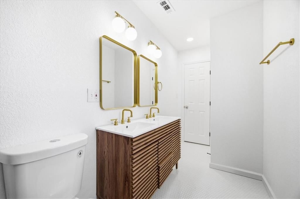 1216 W 20th Terrace — photo 15