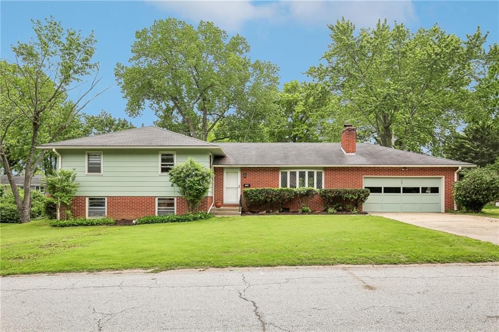 708 Tyler Avenue — photo 2