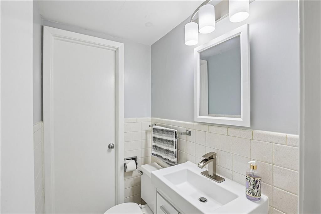 708 Tyler Avenue — photo 32