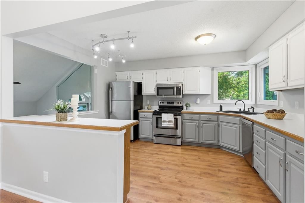 6610 W 158 Terrace — photo 8