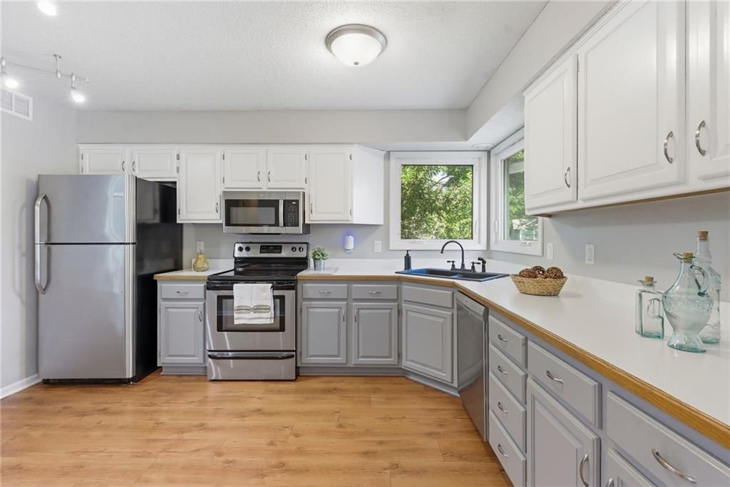 6610 W 158 Terrace — photo 9