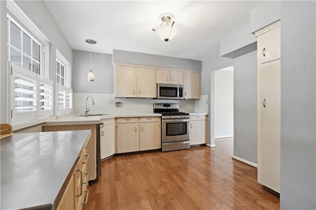 7709 W 102nd Street — photo 15