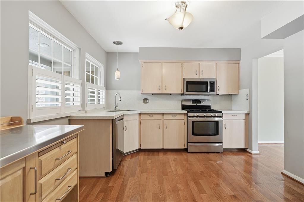 7709 W 102nd Street — photo 16