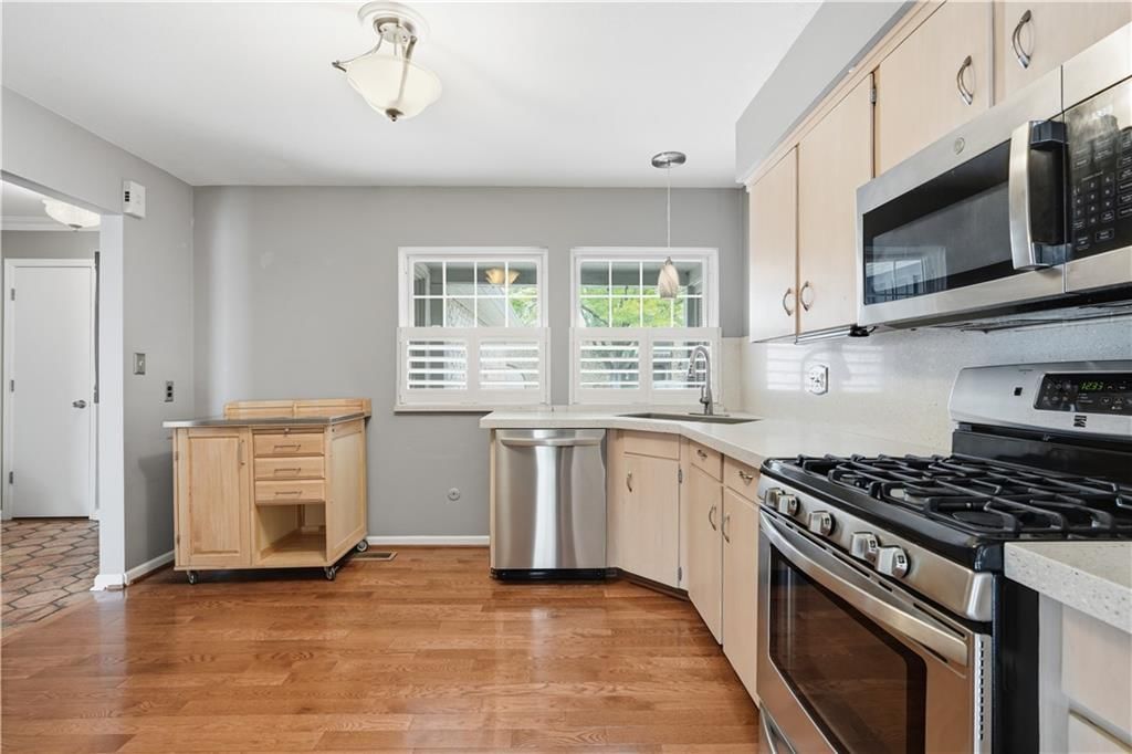 7709 W 102nd Street — photo 17
