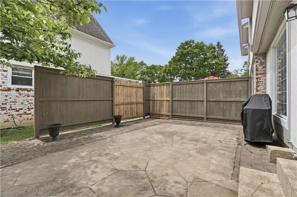 7709 W 102nd Street — photo 27