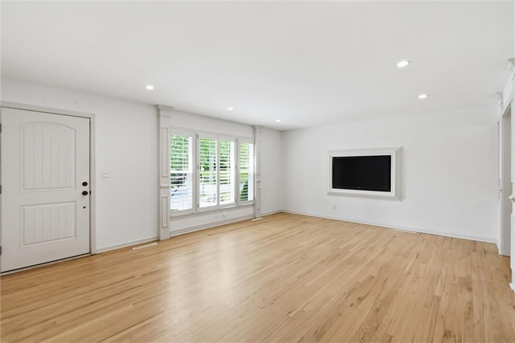 4929 N Cleveland Avenue — photo 4