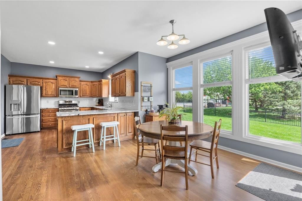 2183 W Elm Street — photo 9