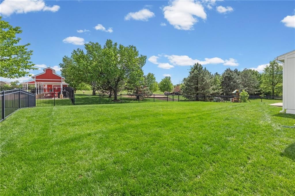 2183 W Elm Street — photo 39