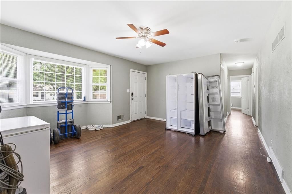10114 White Avenue — photo 4