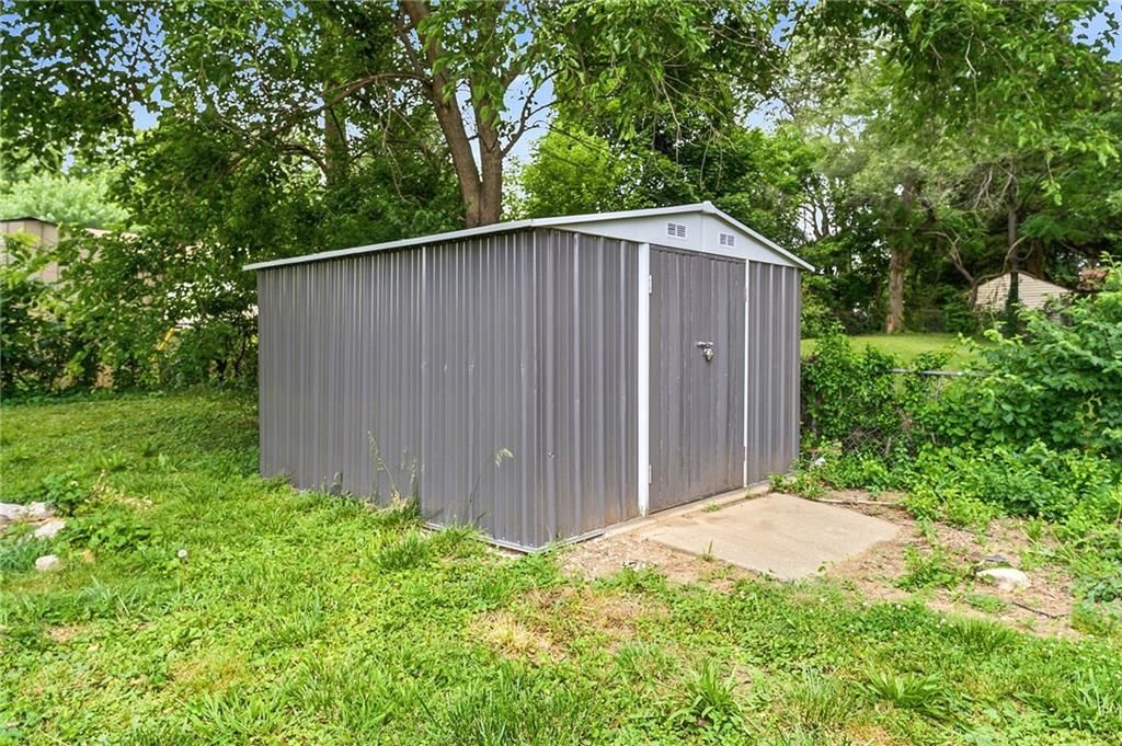 10114 White Avenue — photo 20