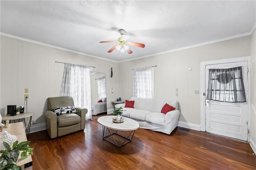 131 S Oak Street — photo 6