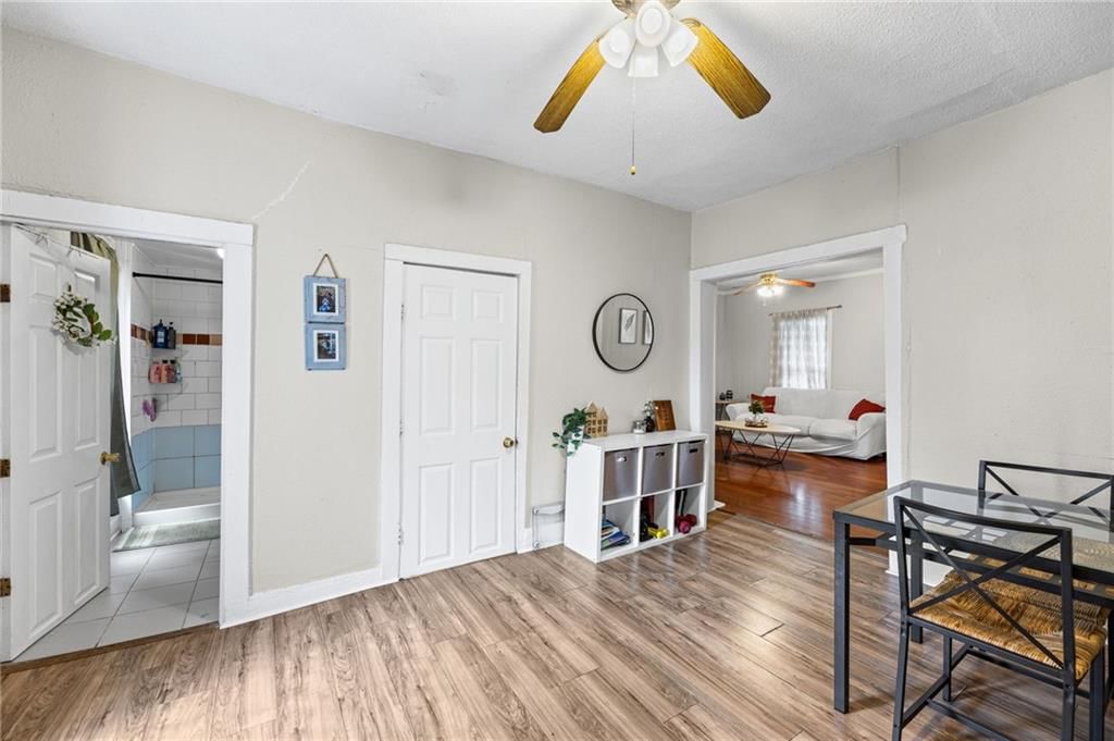131 S Oak Street — photo 11
