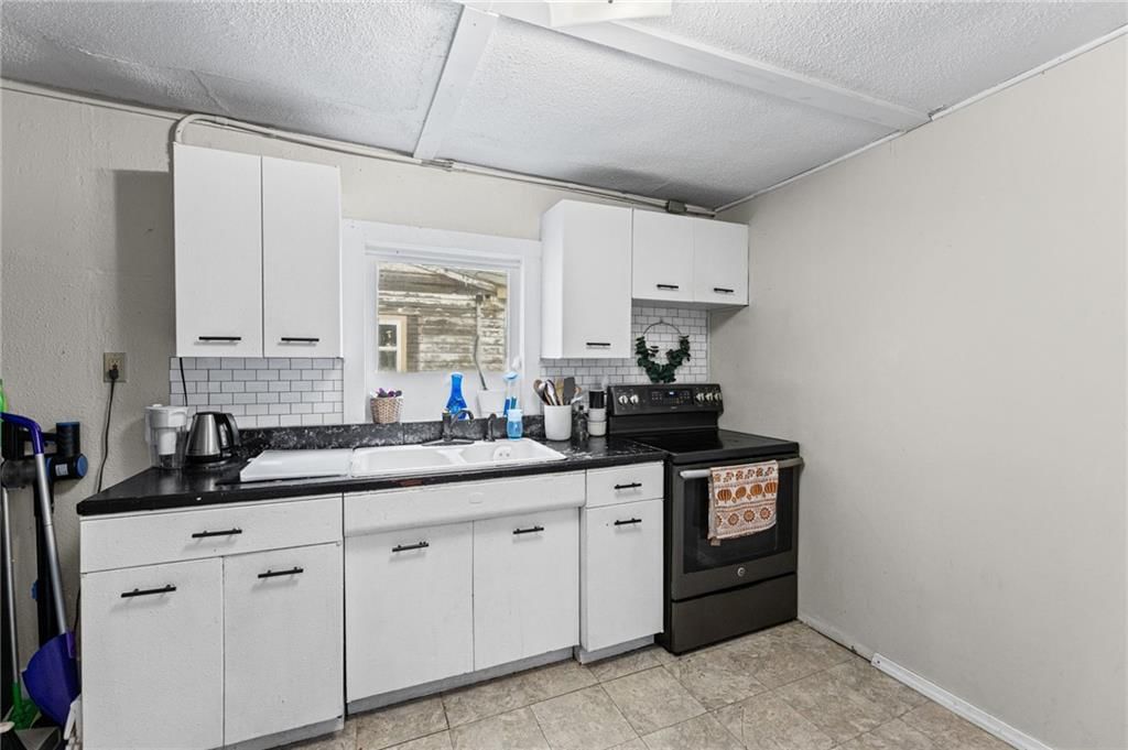 131 S Oak Street — photo 12