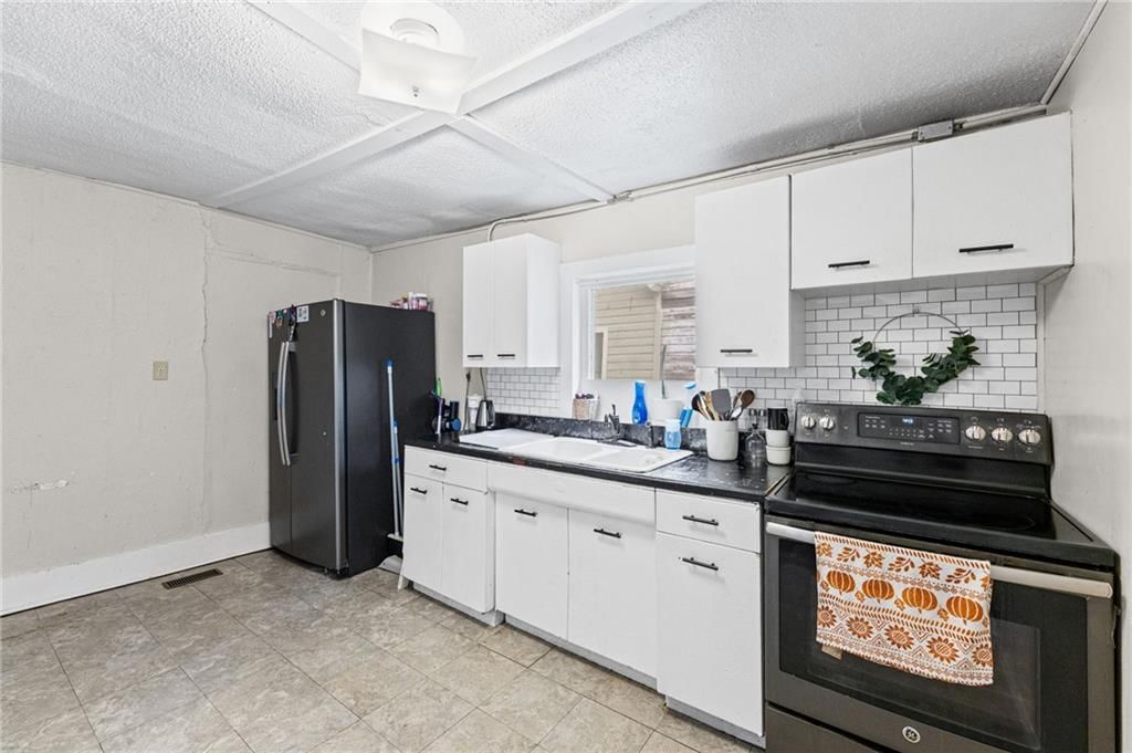 131 S Oak Street — photo 13