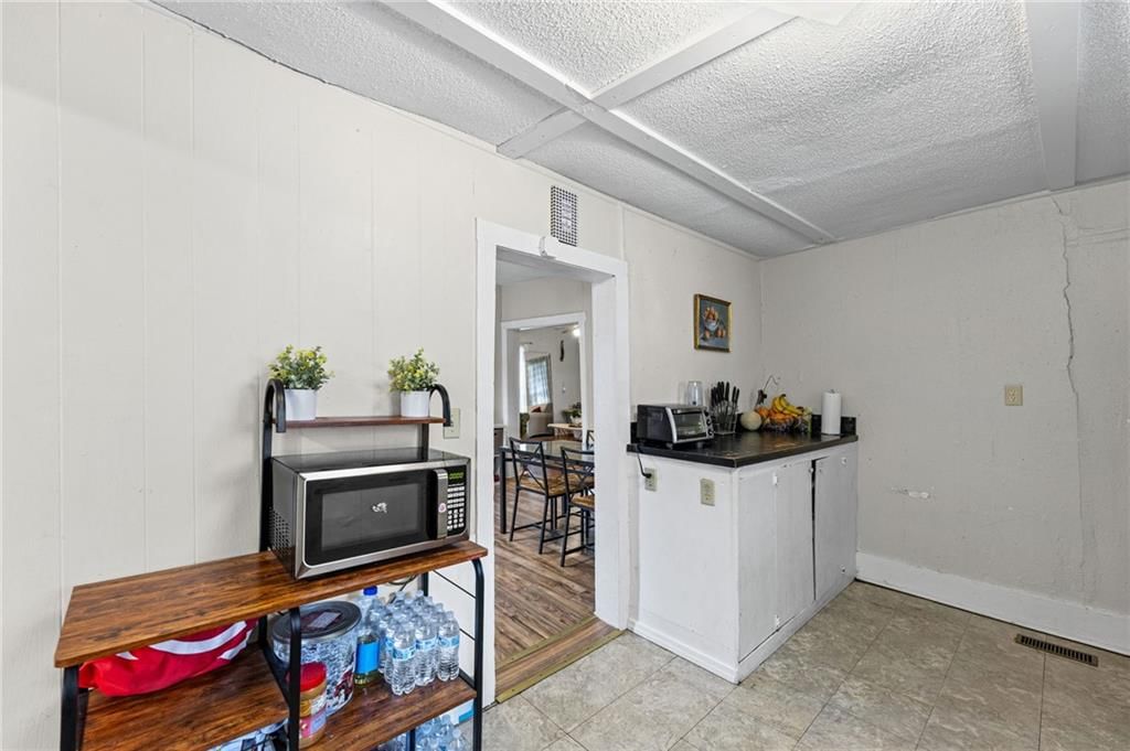 131 S Oak Street — photo 14