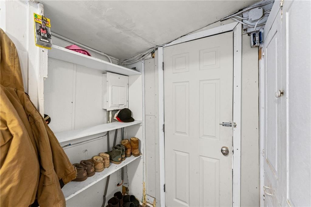 131 S Oak Street — photo 17
