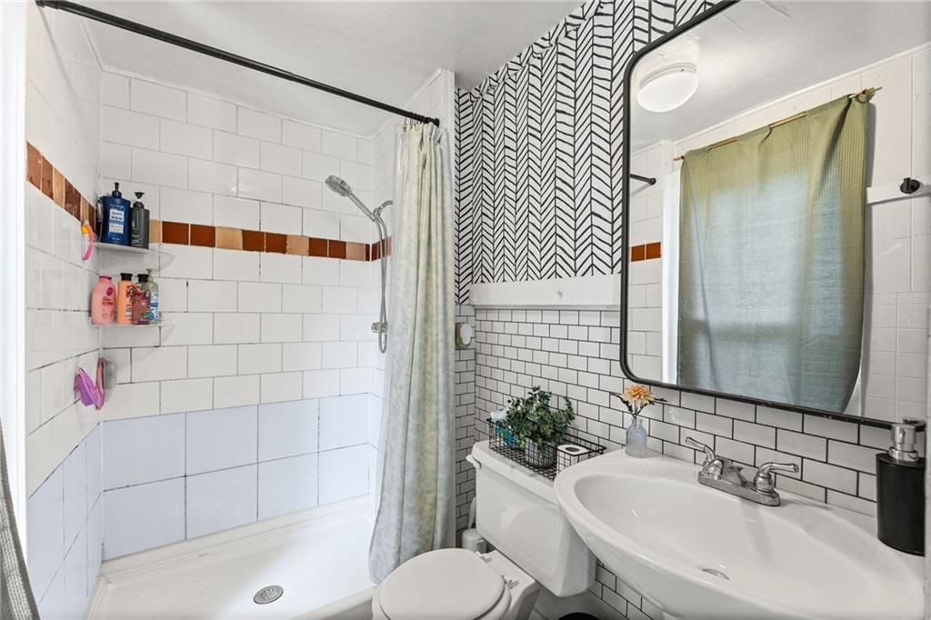131 S Oak Street — photo 19
