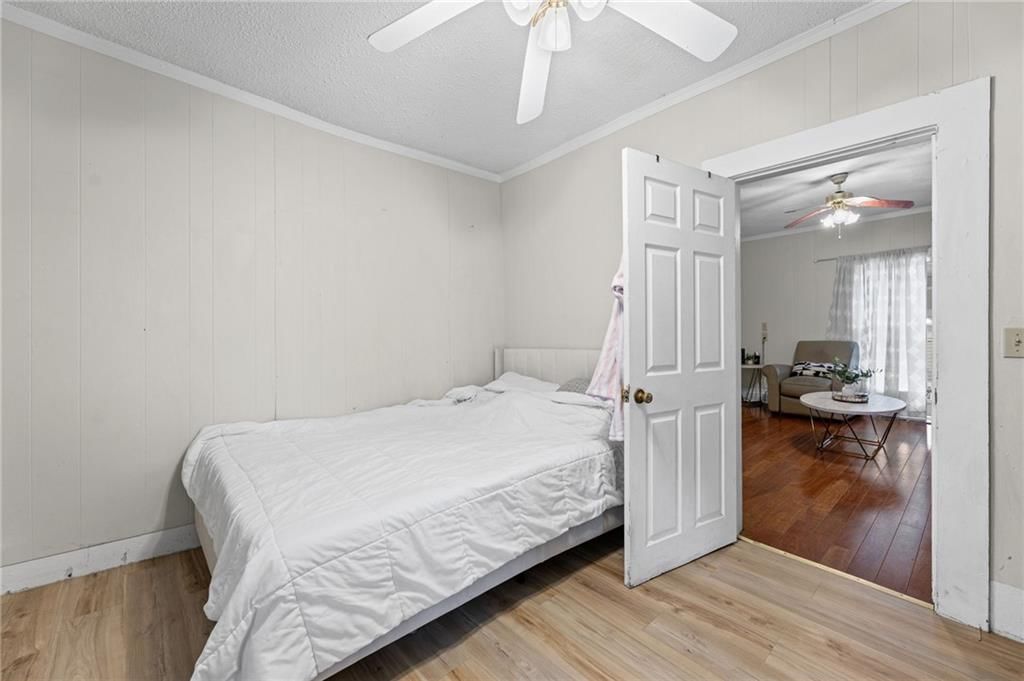 131 S Oak Street — photo 22