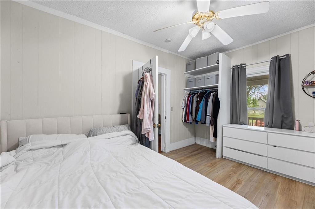131 S Oak Street — photo 23