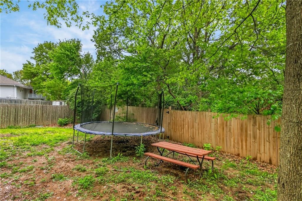 7209 N Woodland Avenue — photo 48