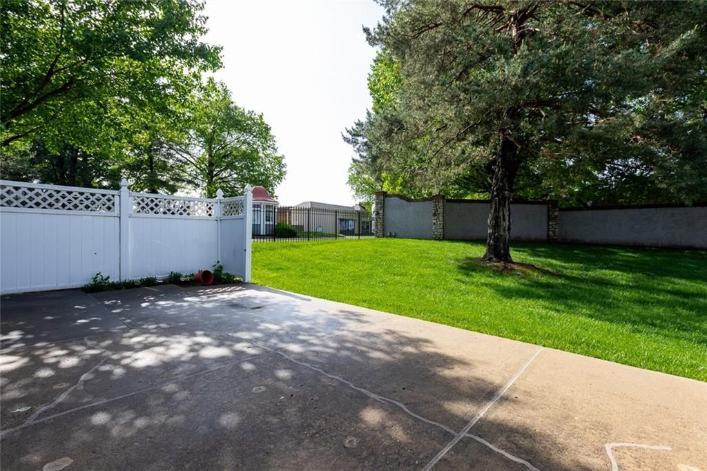 8594 Caenen Lake Court — photo 28