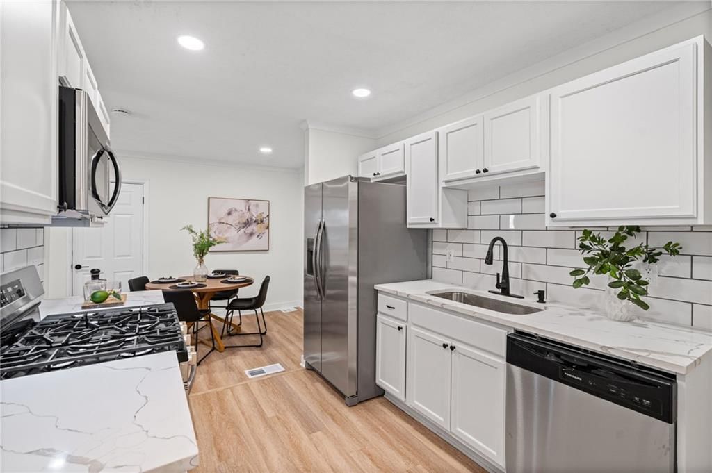 7615 Terrace Street — photo 6