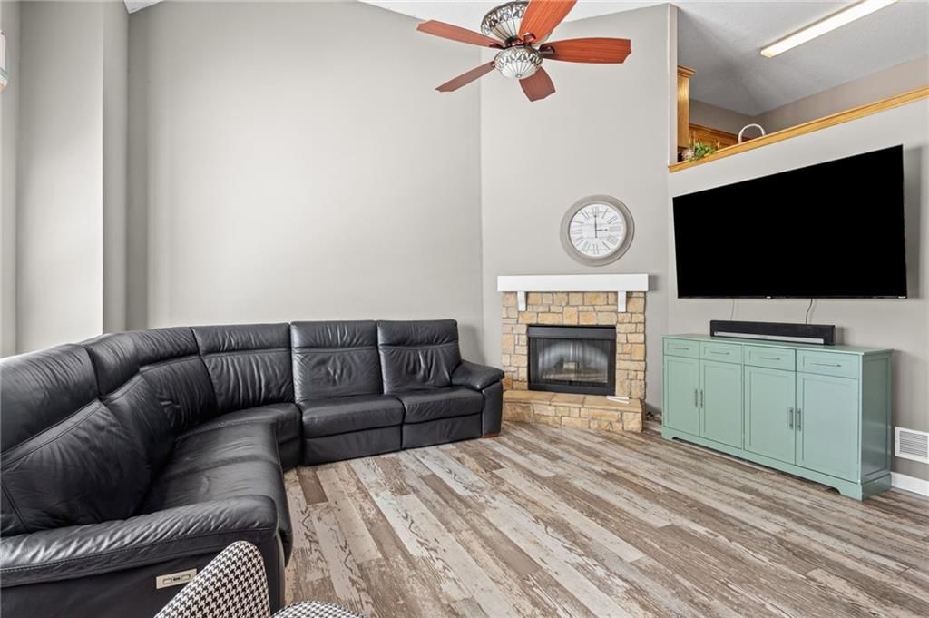 651 River Drive — photo 3