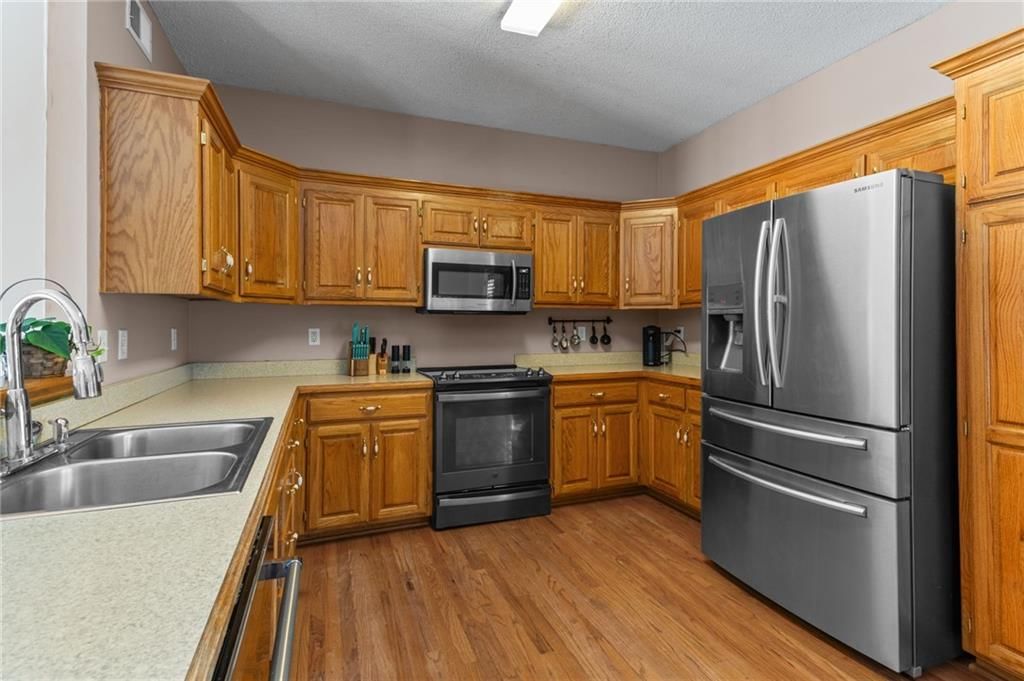 651 River Drive — photo 4