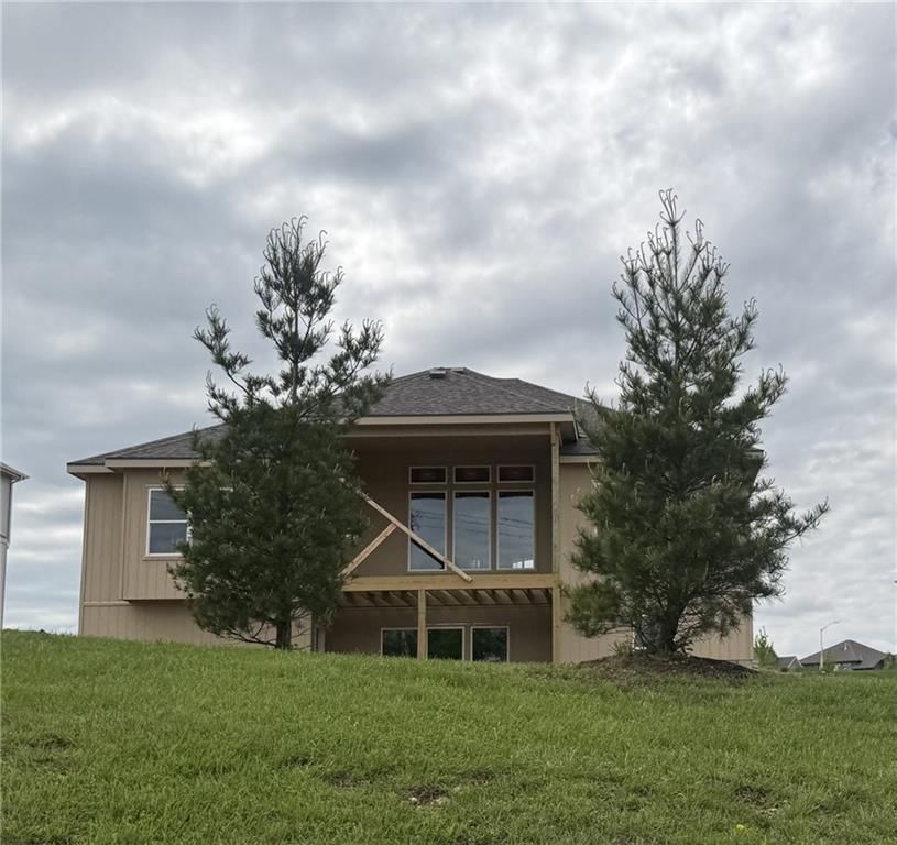 9009 N Poplar Avenue — photo 2