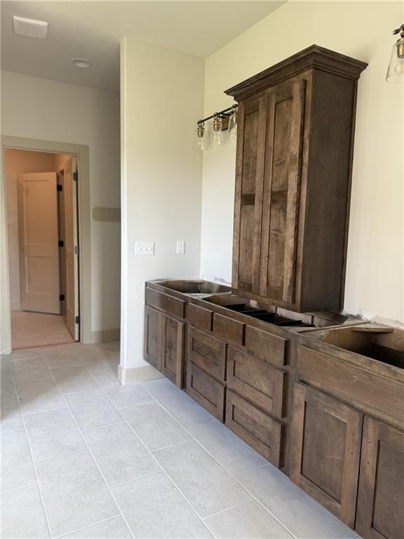 Photo 6 of 8 - 9009 N Poplar Avenue, Kansas City, MO 64156