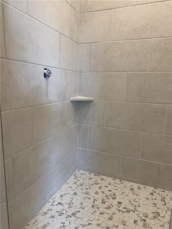 Photo 7 of 8, 9009 N Poplar Avenue, Kansas City, MO 64156