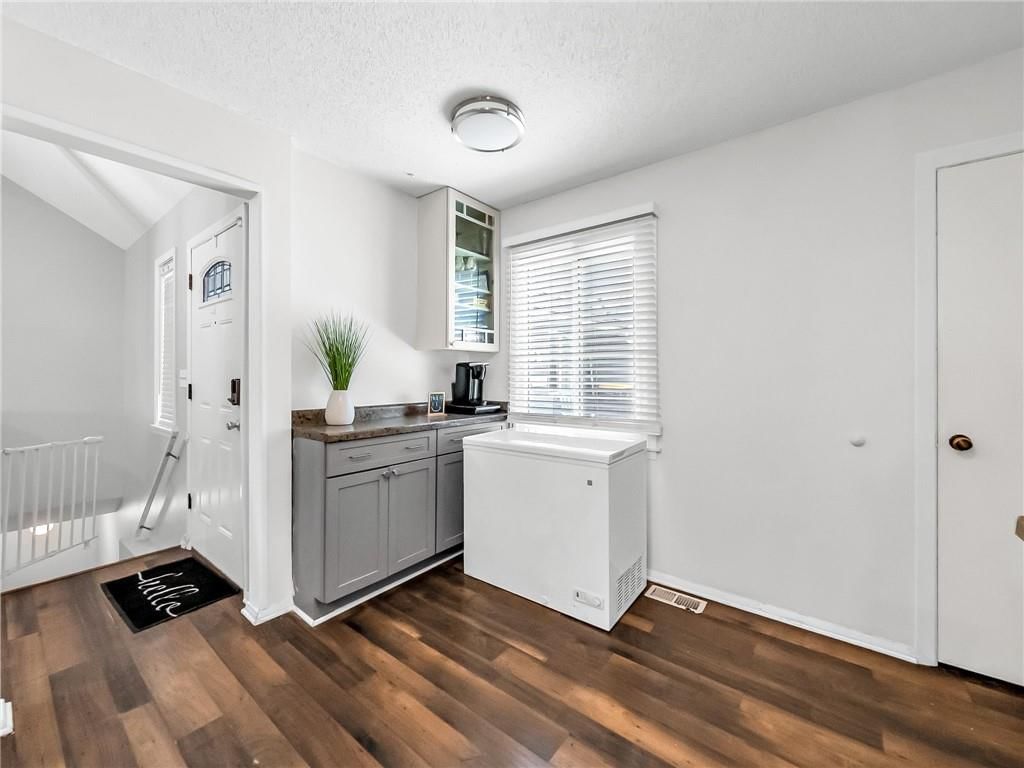 10078 N LOCUST Street — photo 9