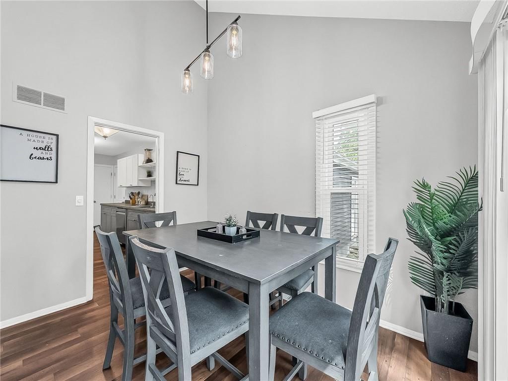 10078 N LOCUST Street — photo 10