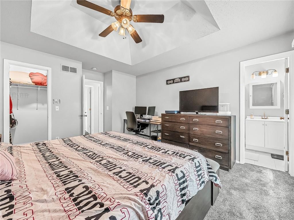 10078 N LOCUST Street — photo 17