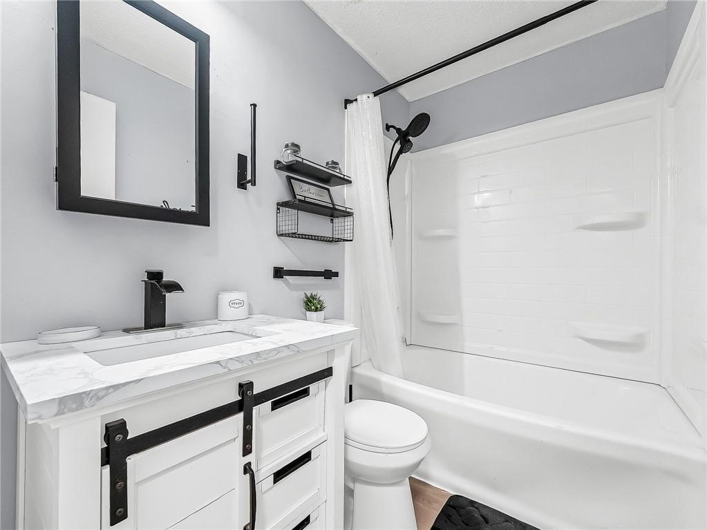 10078 N LOCUST Street — photo 21