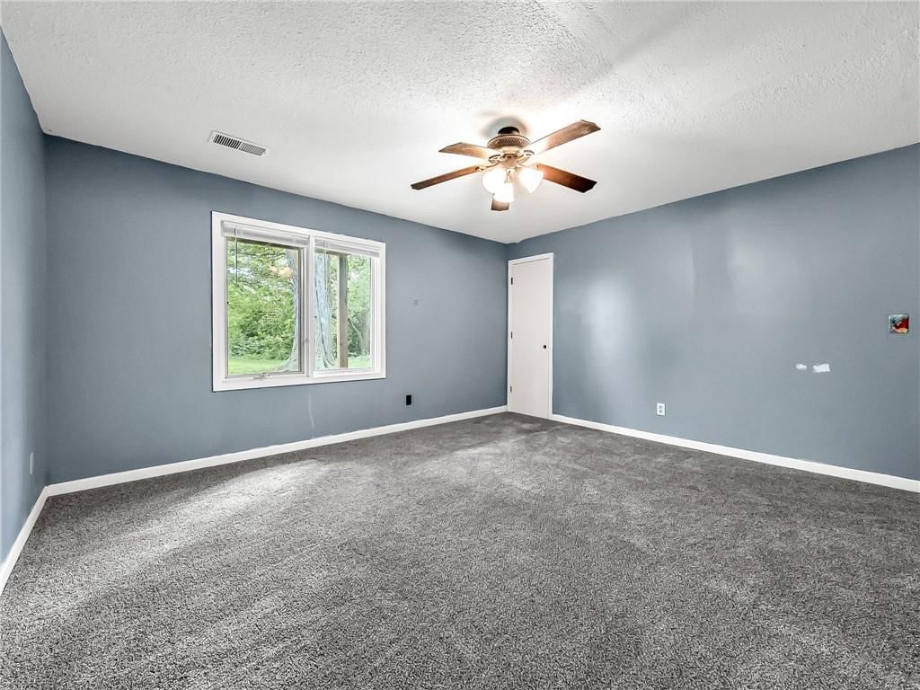 10078 N LOCUST Street — photo 22