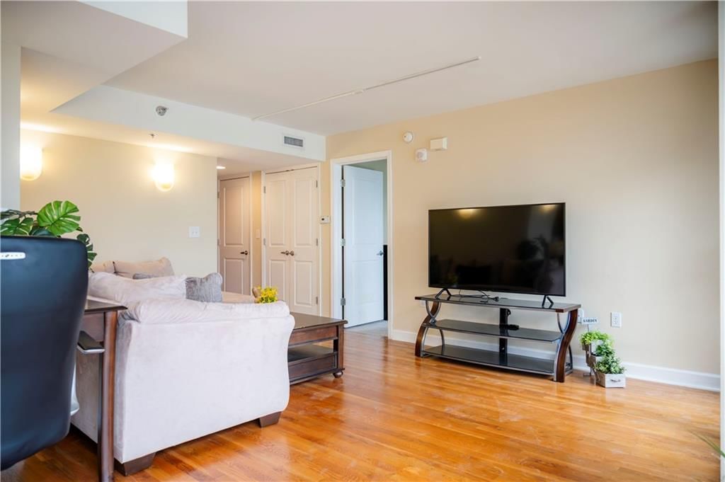 600 E Admiral Boulevard — photo 8