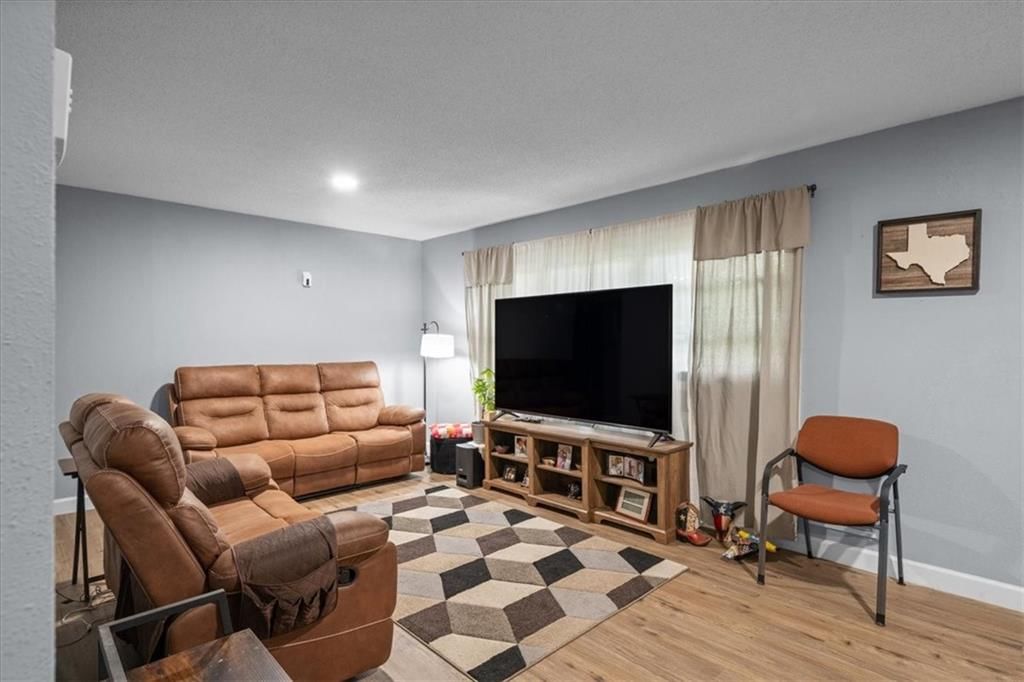 10711 Ewing Drive — photo 3