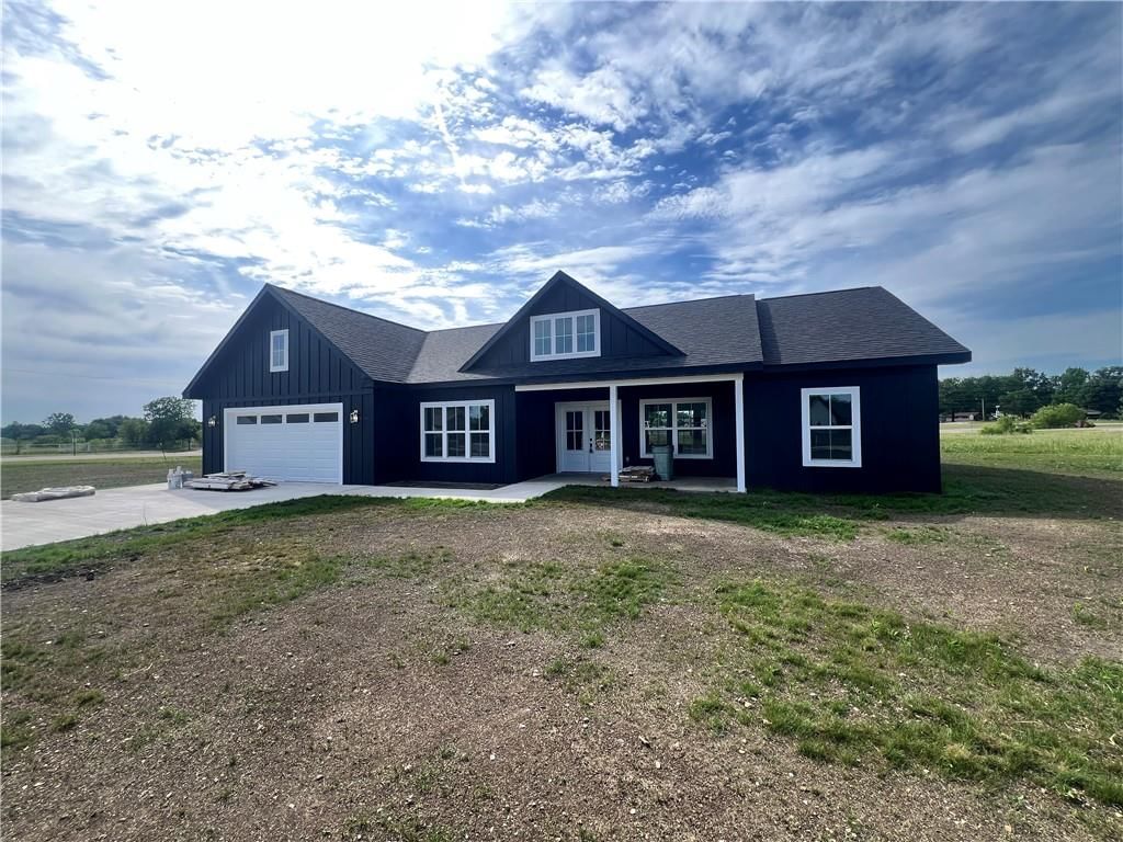 621 Catalpa Street — photo 2