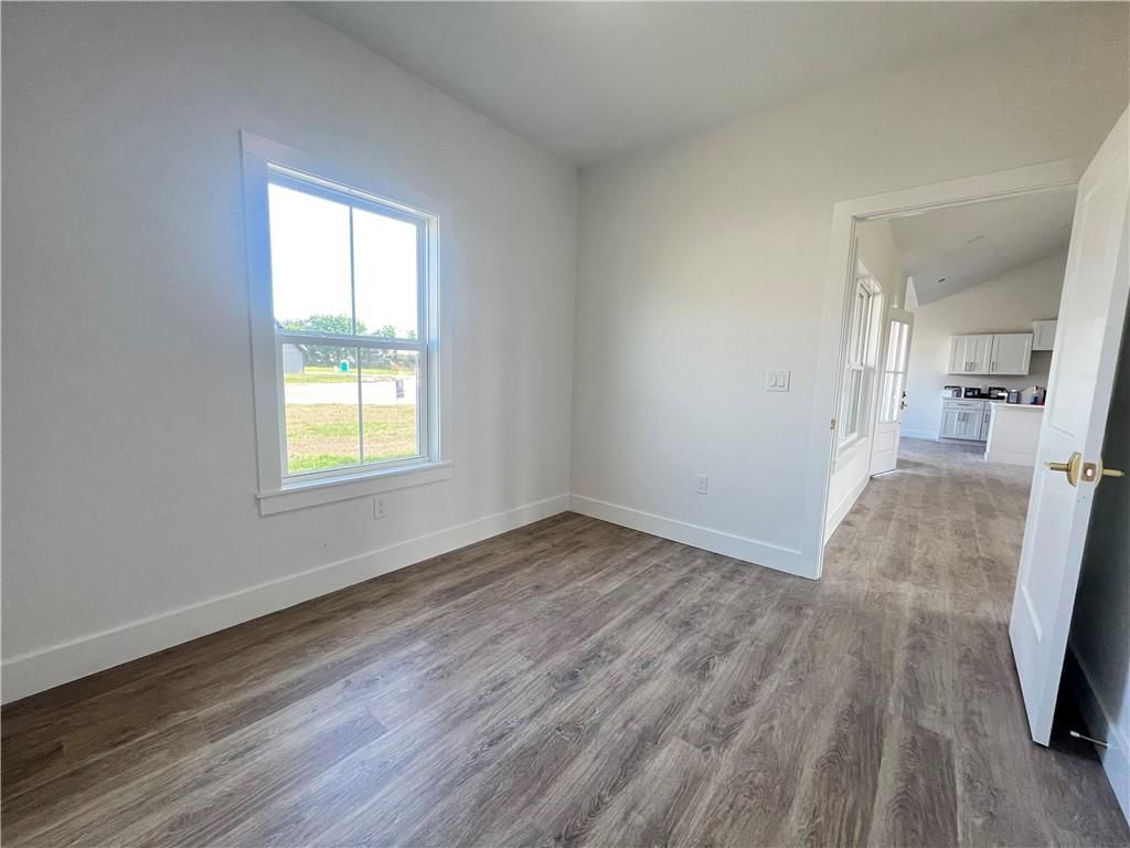621 Catalpa Street — photo 9
