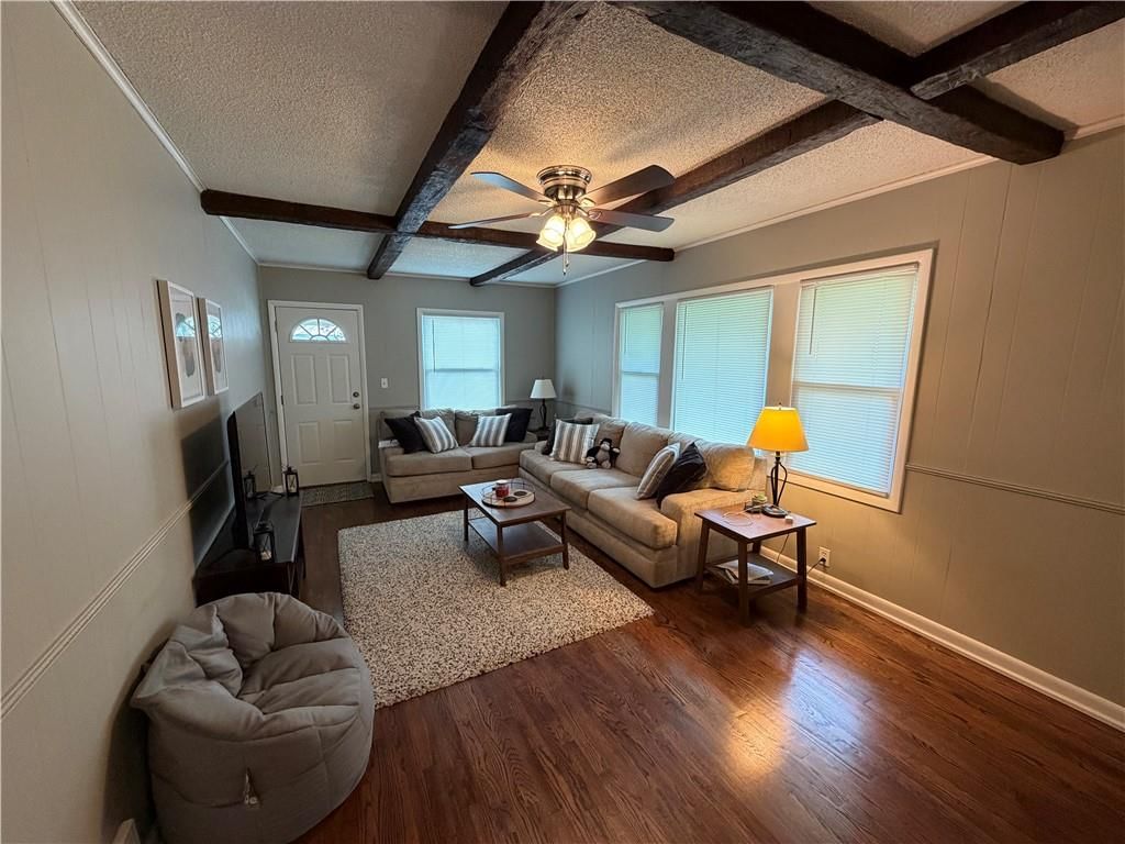 908 E 10th Street — photo 7